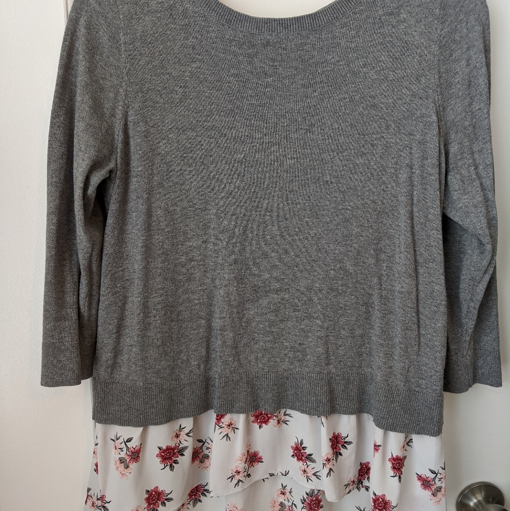Loft grey and flowered sweater, 3/4 sleeves